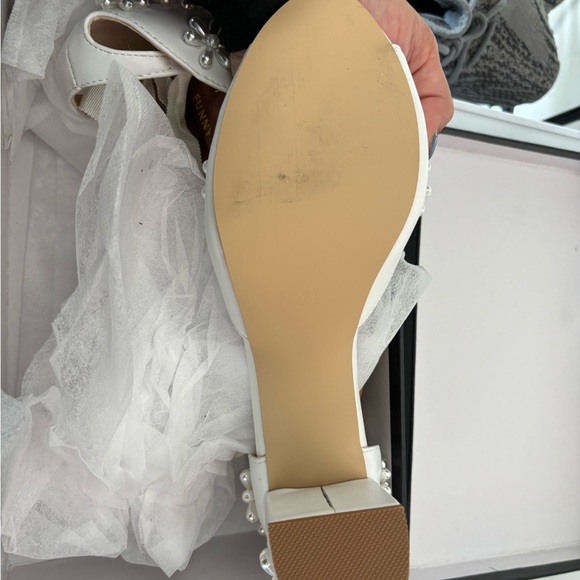 NEVER WORN- Pearled Floral white heels - Picture 4 of 6